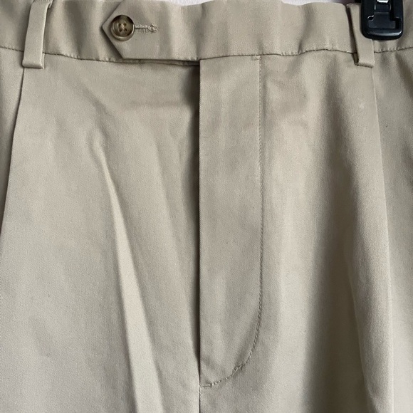 Roundtree & Yorke Men’s  khaki slacks Size 40x32 - Picture 7 of 10